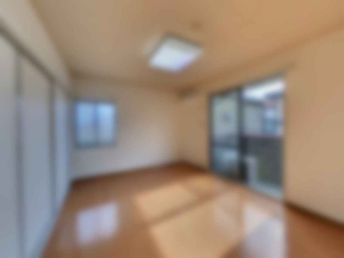 loading blurry tour image