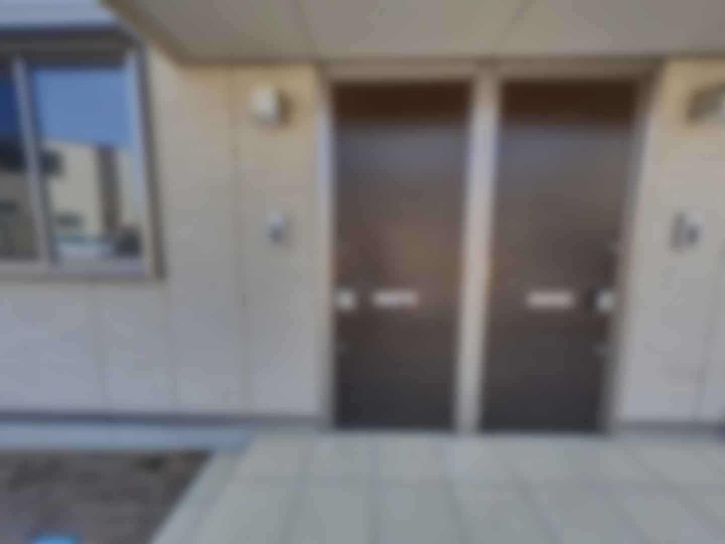 loading blurry tour image