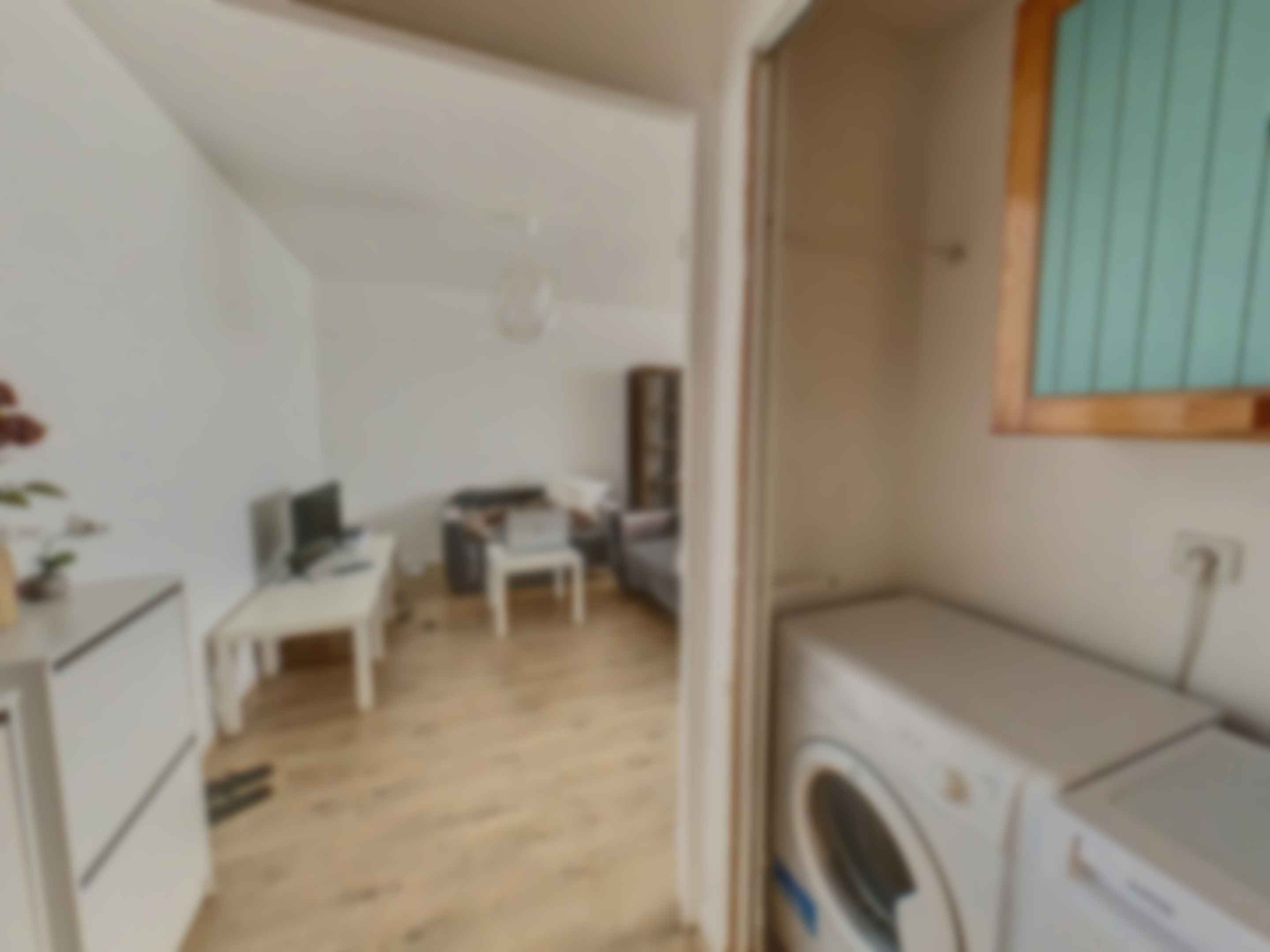 loading blurry tour image