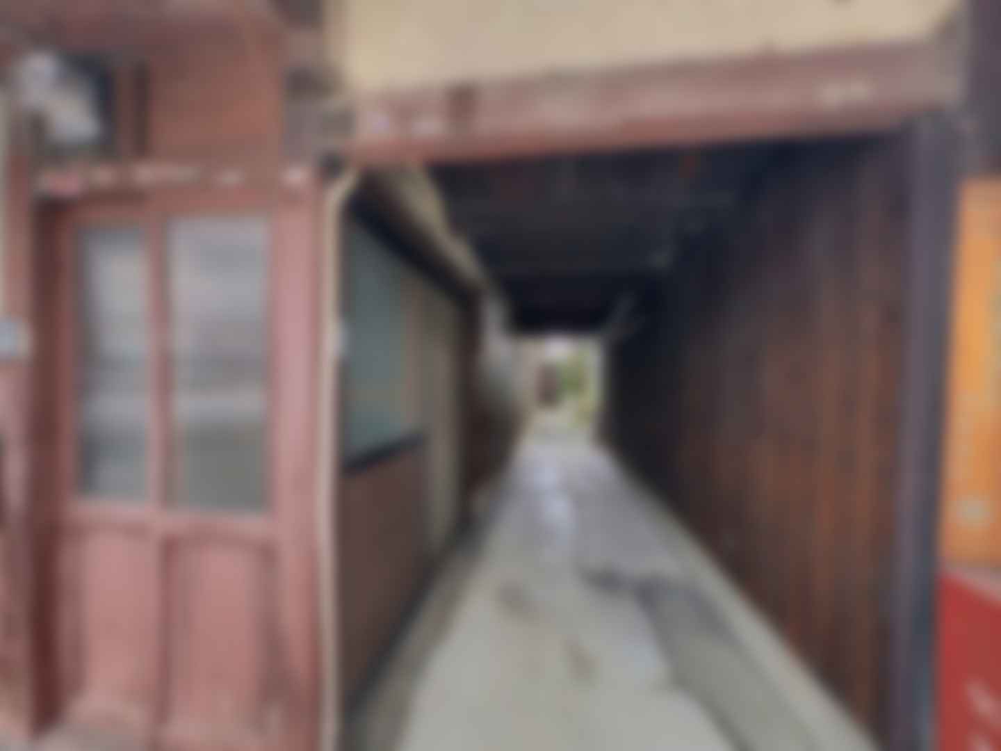 loading blurry tour image