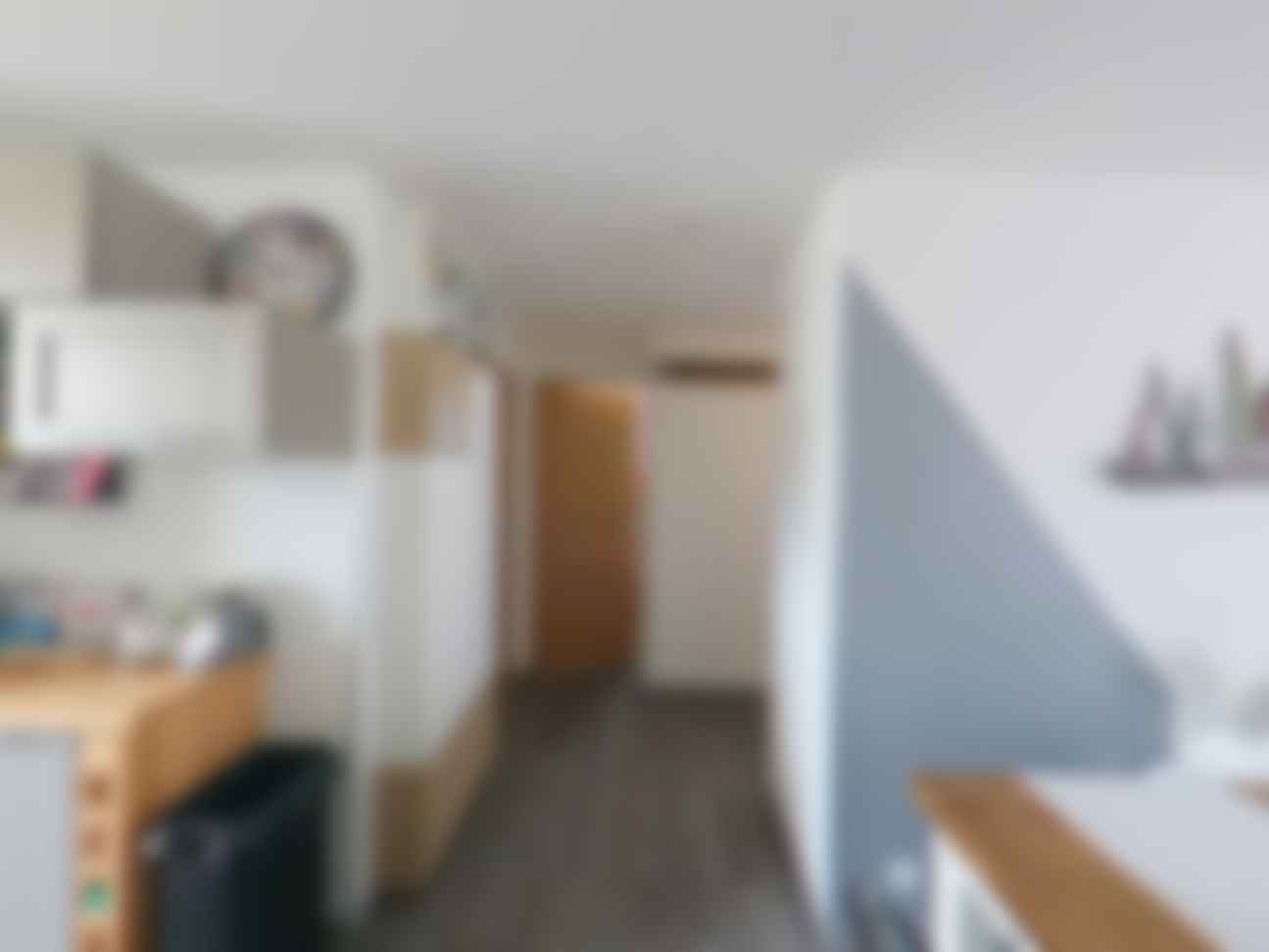 loading blurry tour image