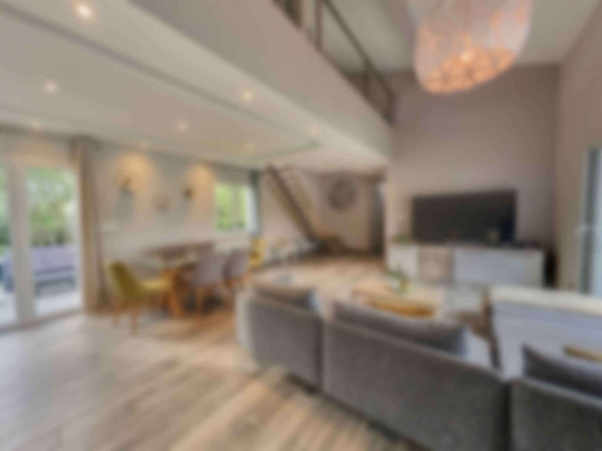 loading blurry tour image