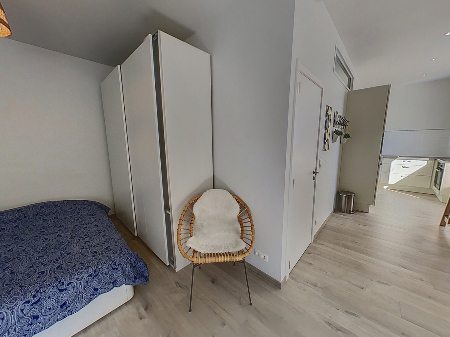 loading blurry tour image