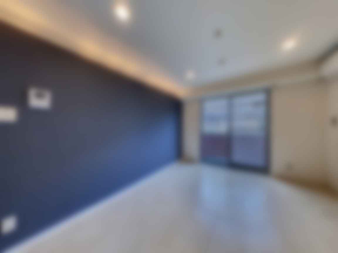 loading blurry tour image