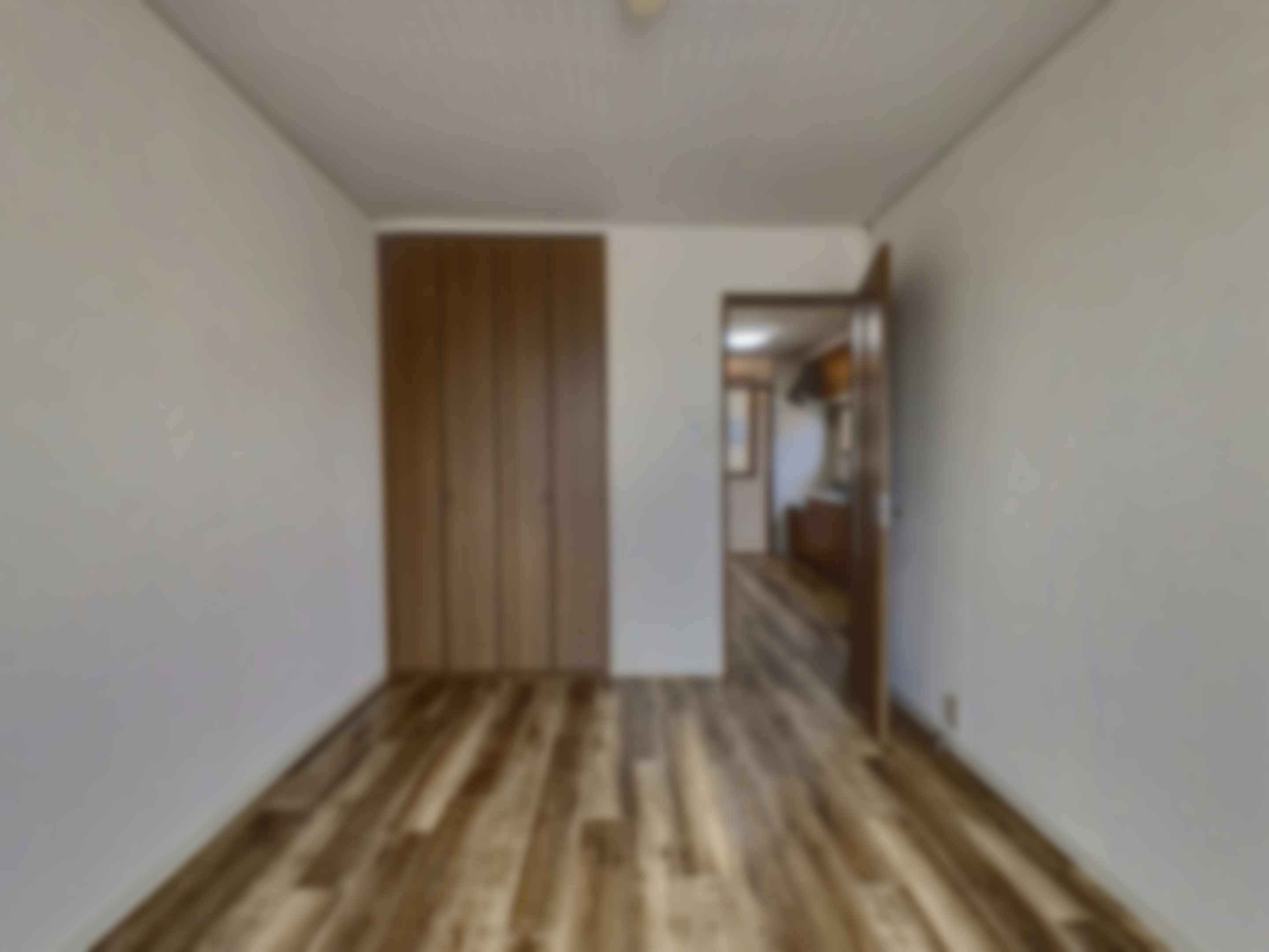 loading blurry tour image