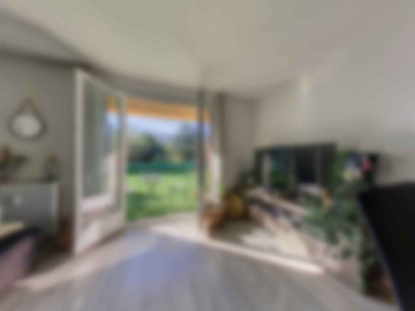 loading blurry tour image