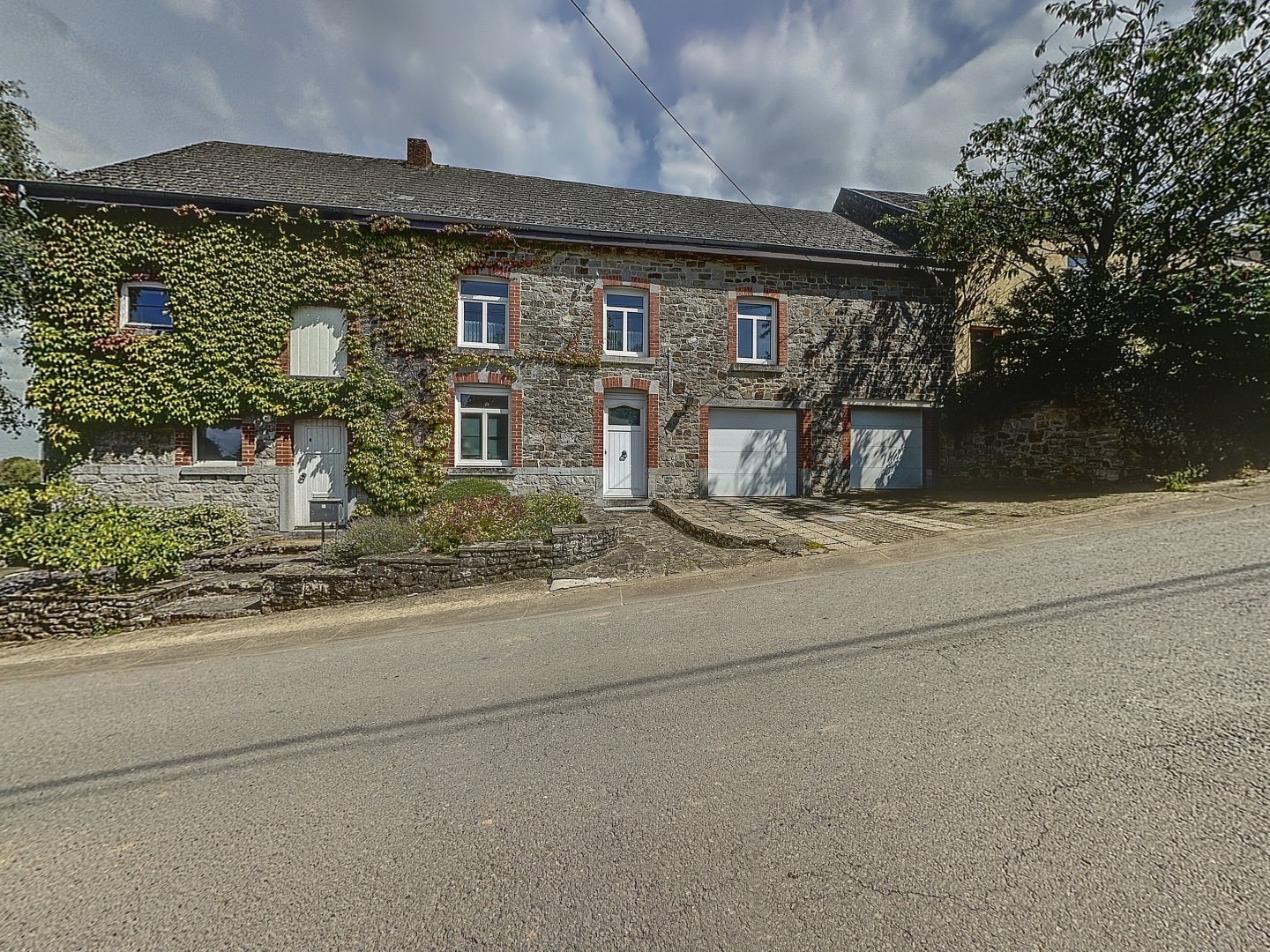 loading blurry tour image