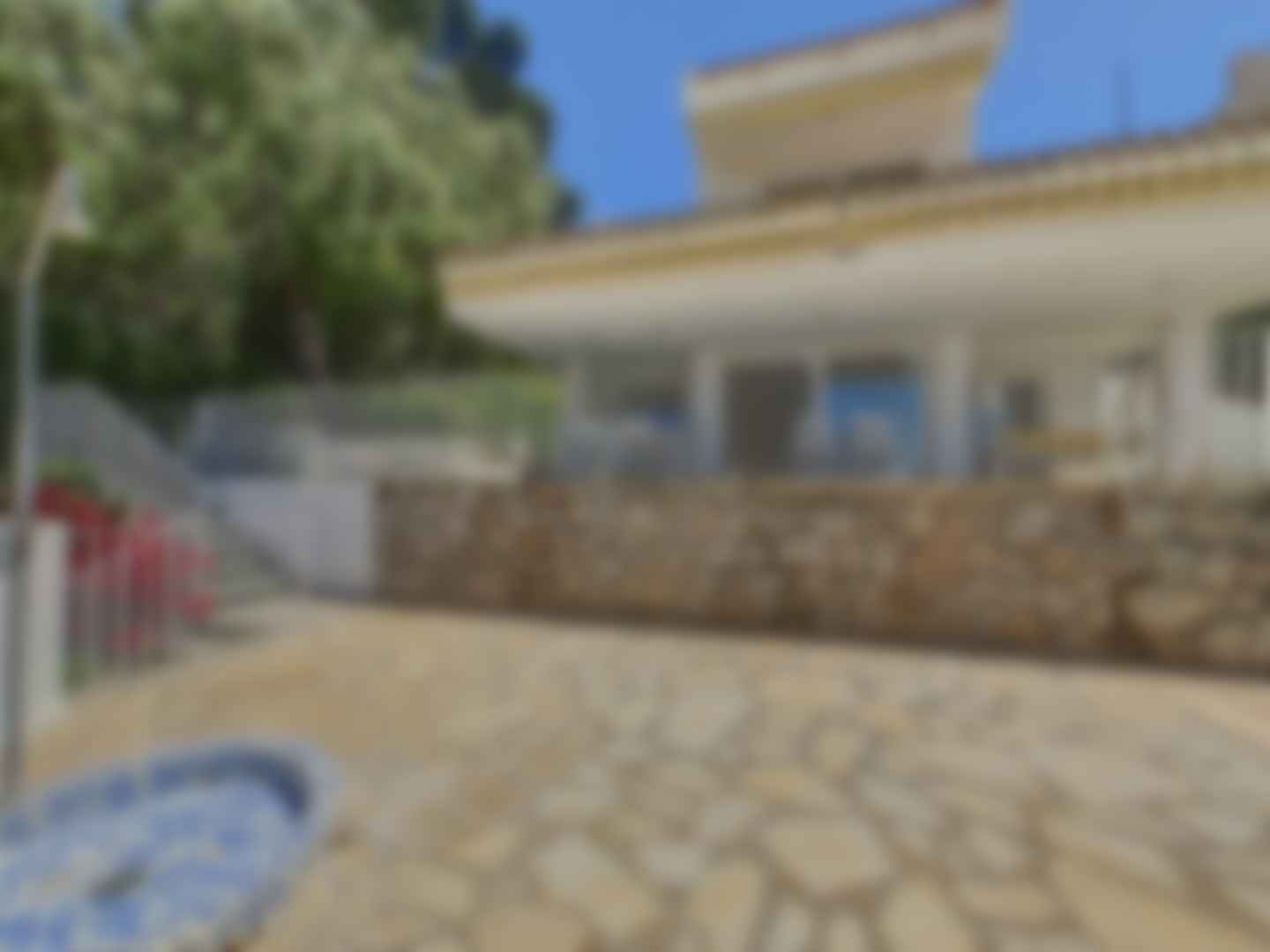 loading blurry tour image