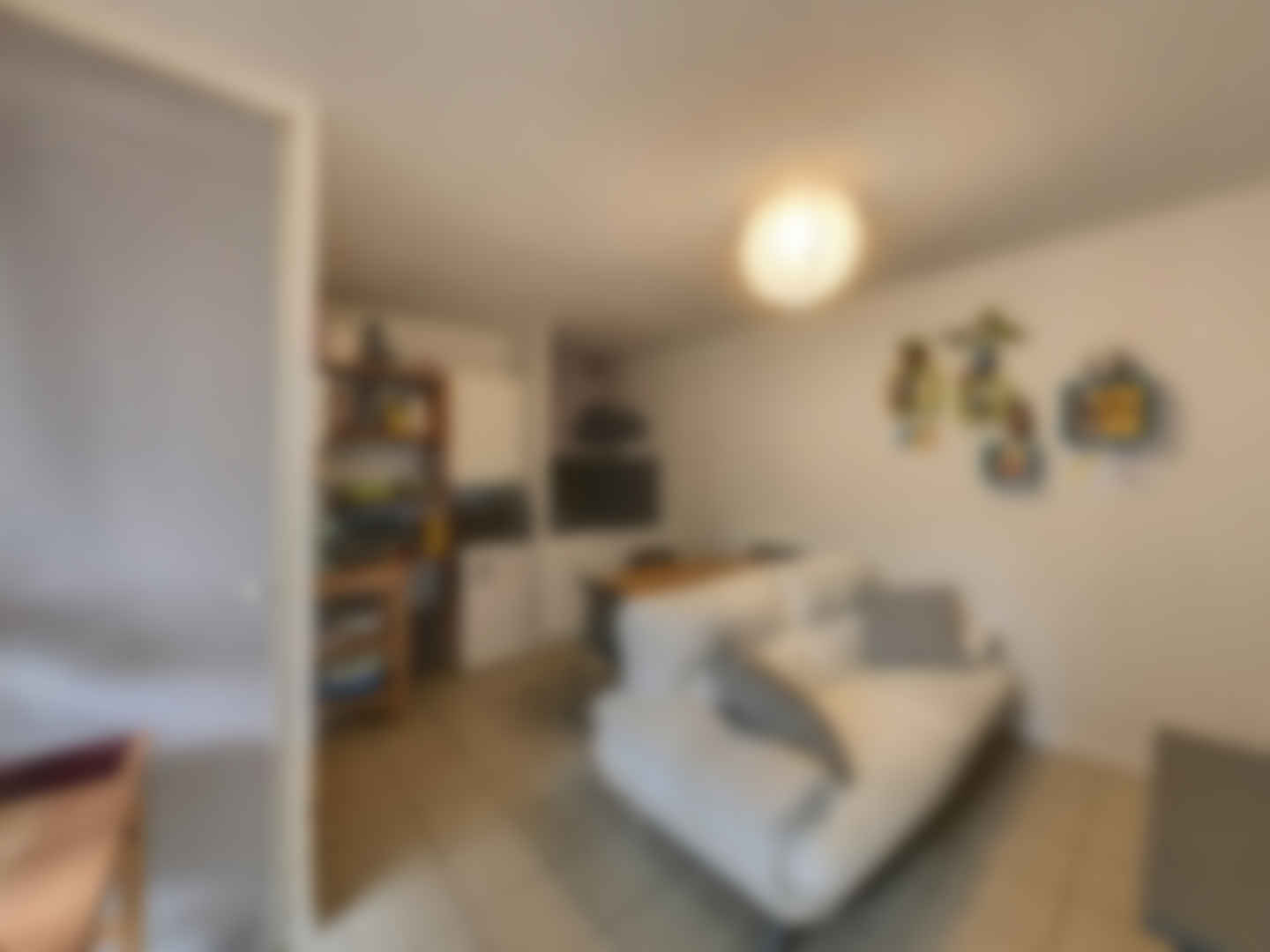 loading blurry tour image