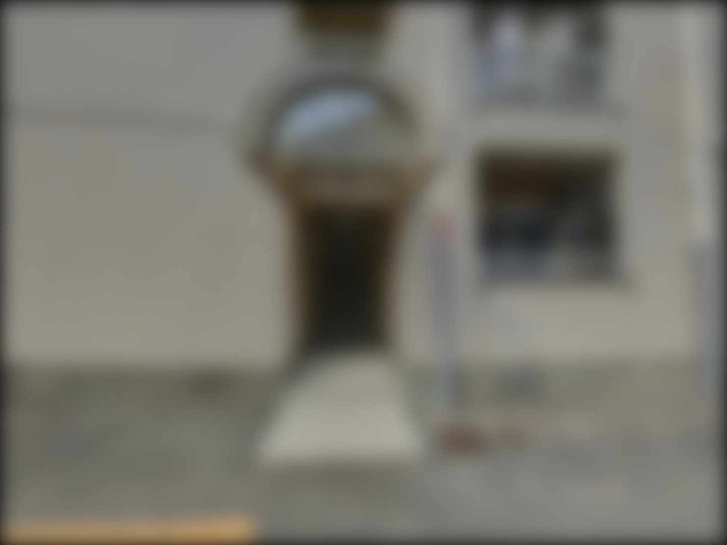 loading blurry tour image