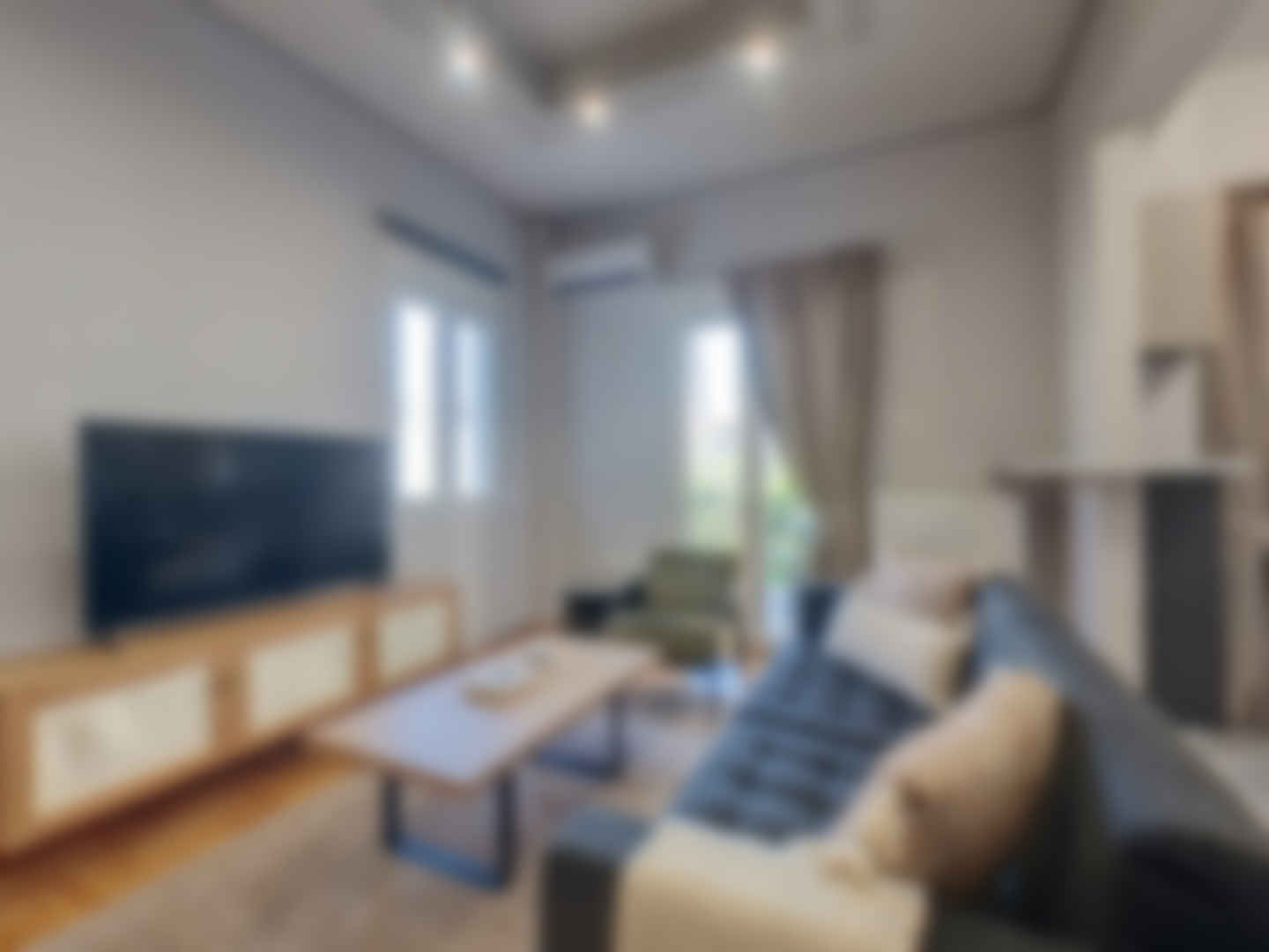 loading blurry tour image