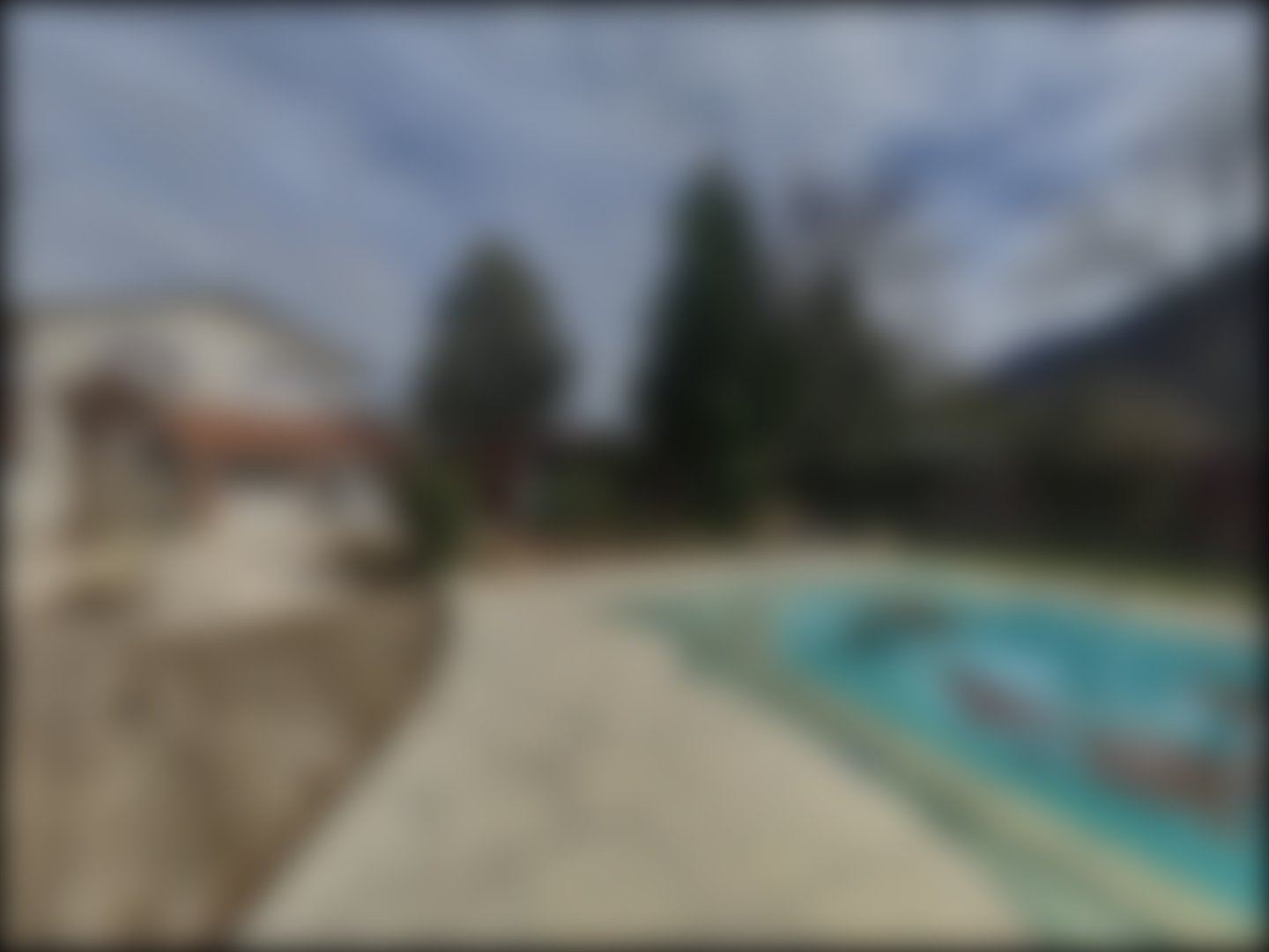 loading blurry tour image