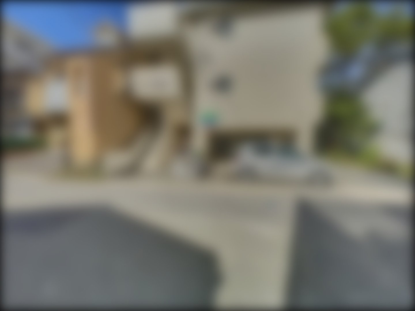 loading blurry tour image