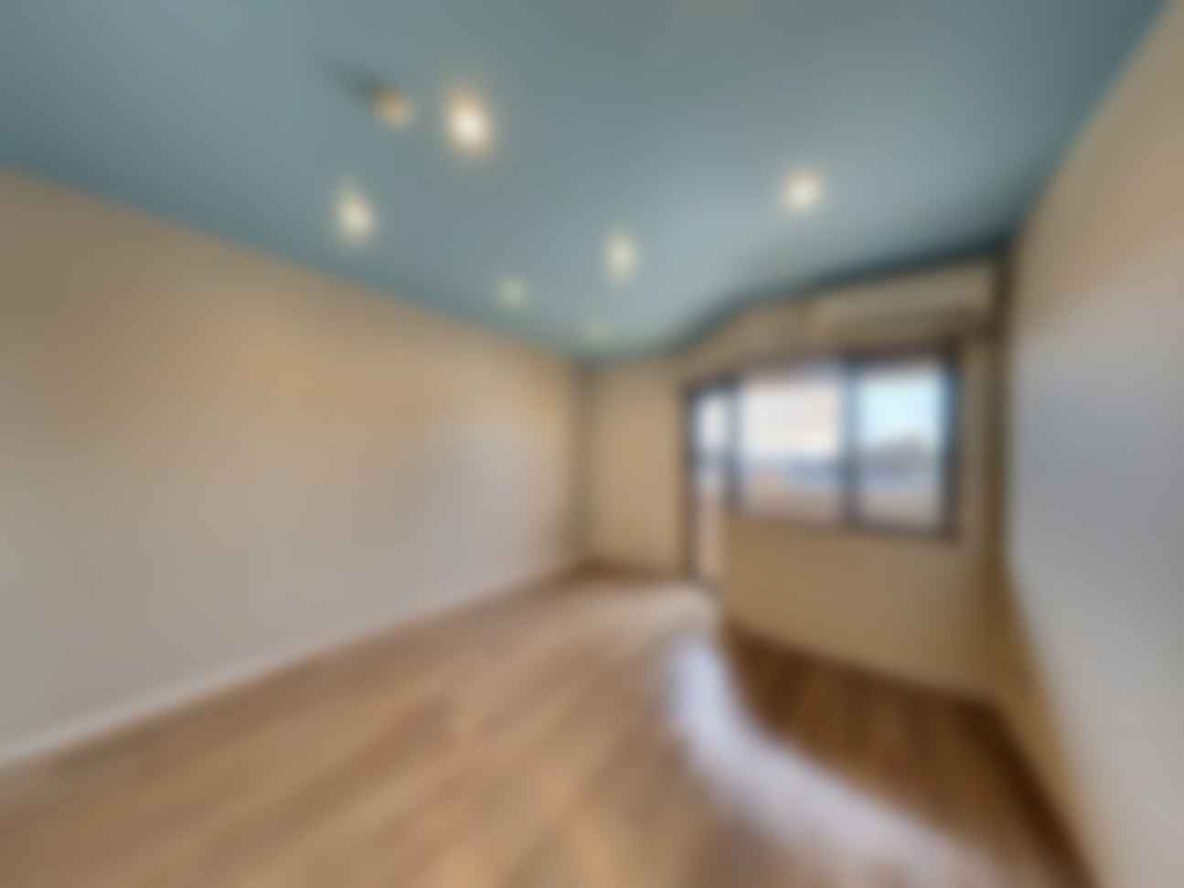 loading blurry tour image