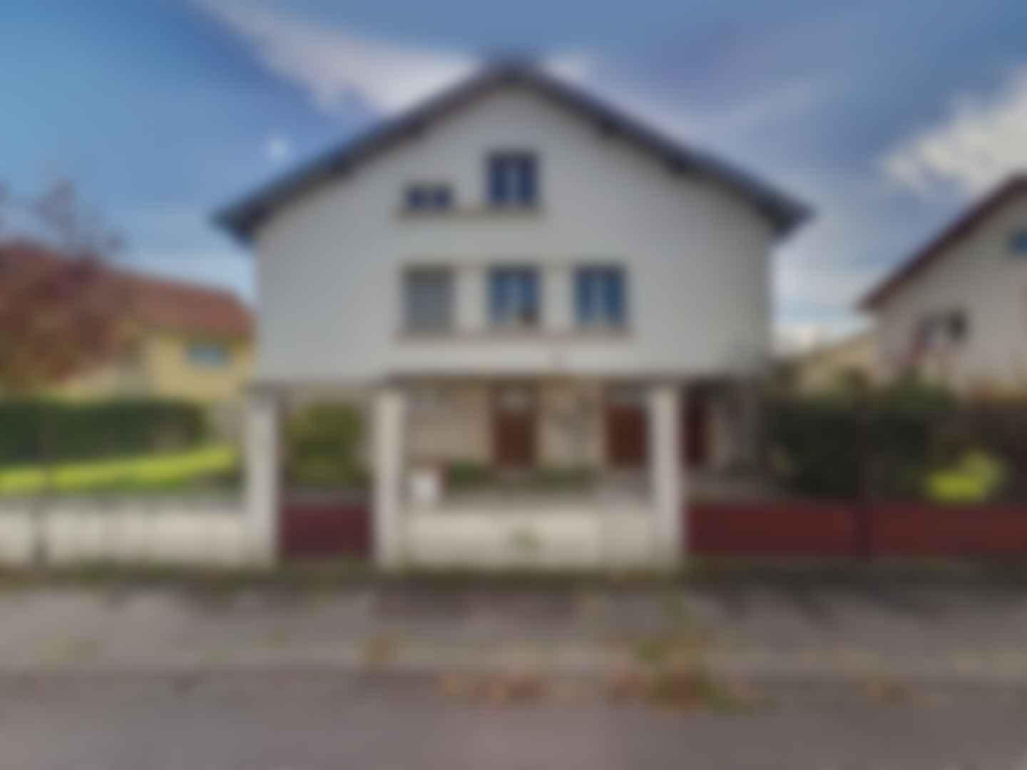 loading blurry tour image