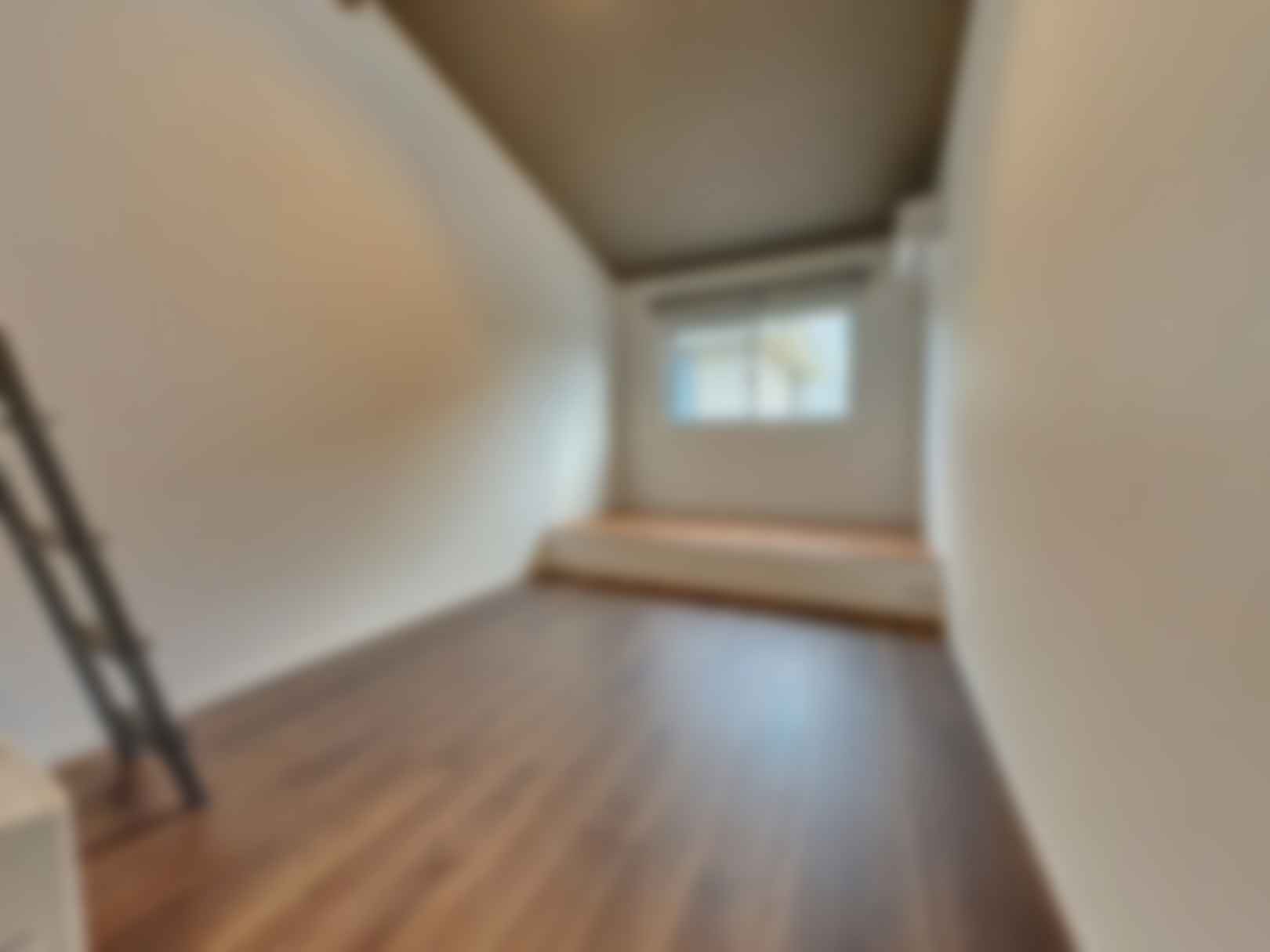 loading blurry tour image