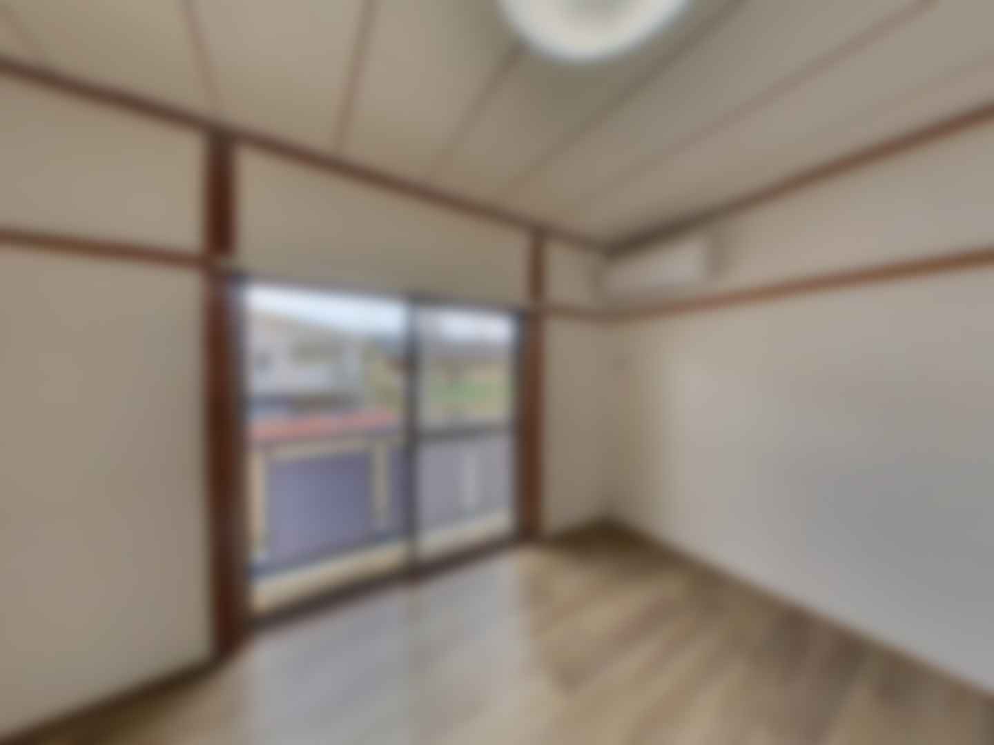 loading blurry tour image