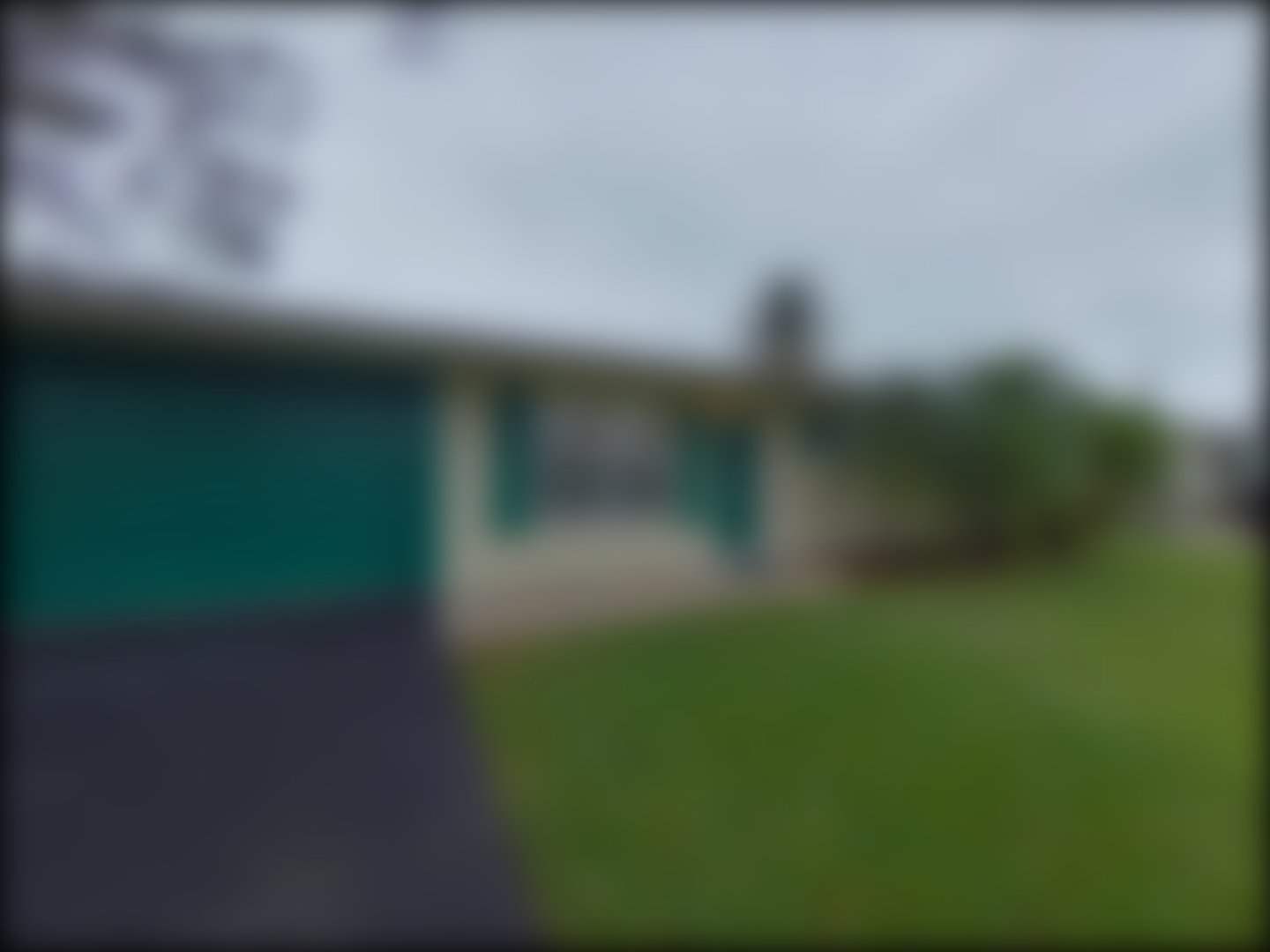 loading blurry tour image