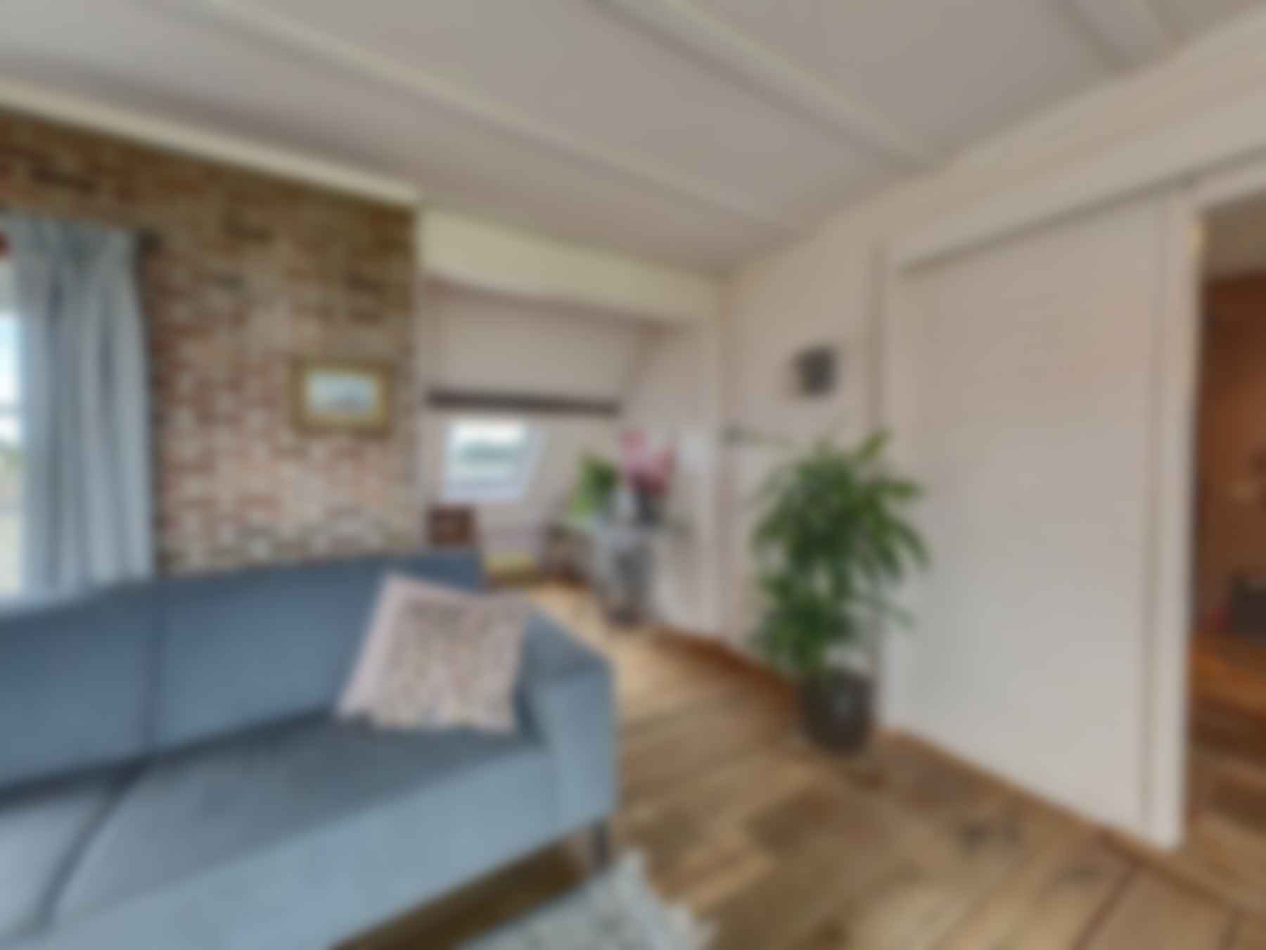 loading blurry tour image