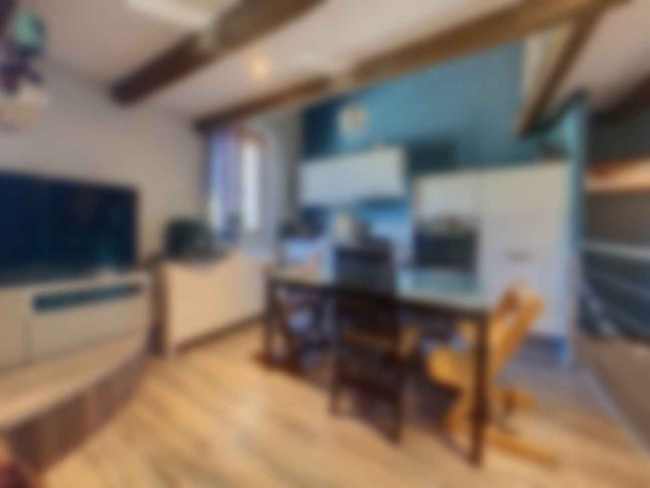 loading blurry tour image