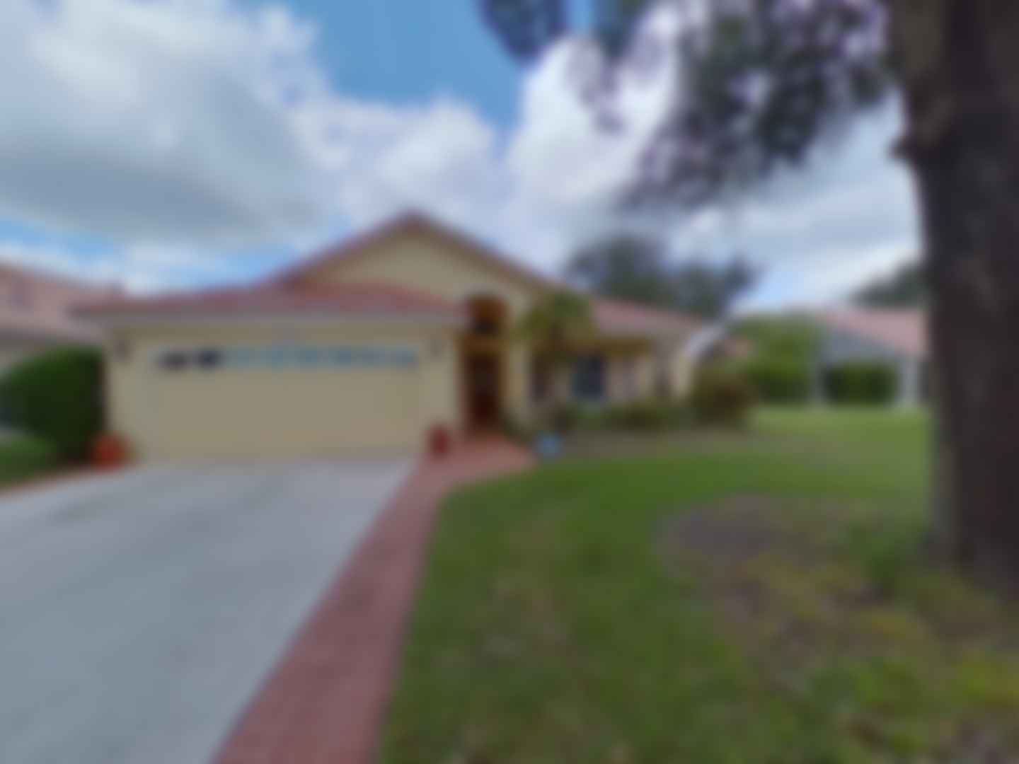 loading blurry tour image