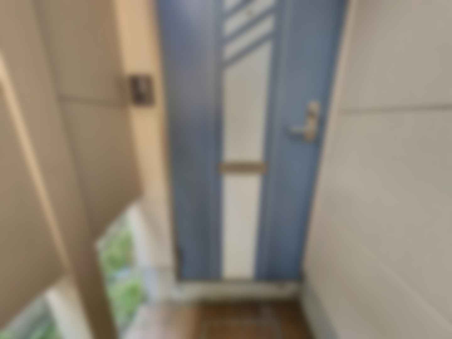 loading blurry tour image