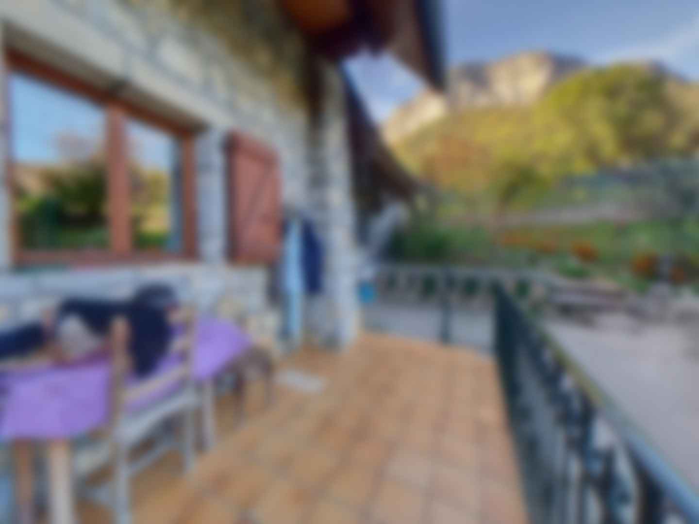 loading blurry tour image