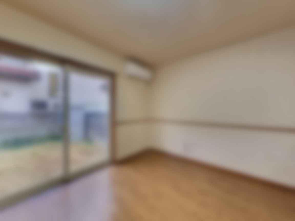 loading blurry tour image