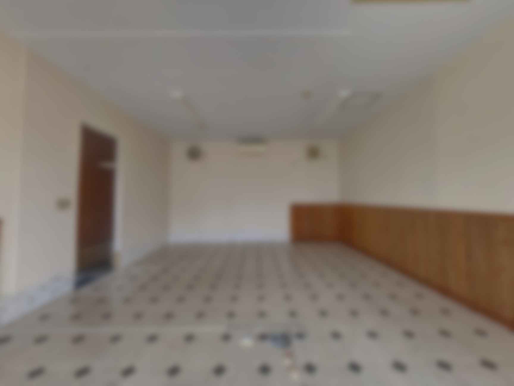 loading blurry tour image