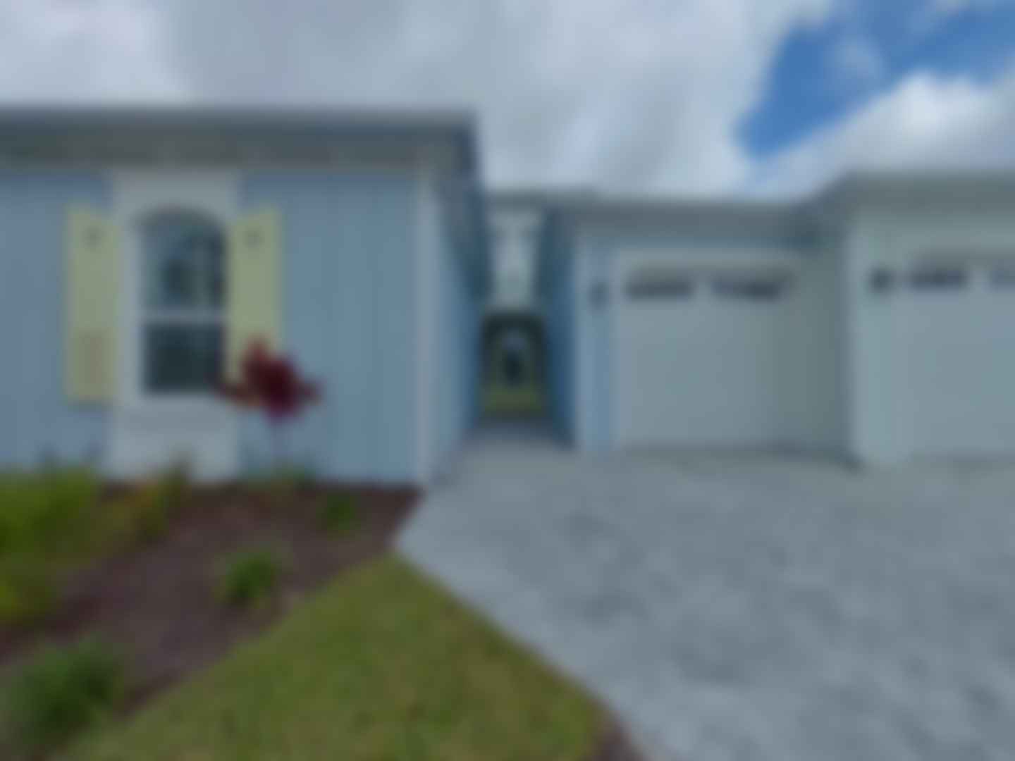 loading blurry tour image