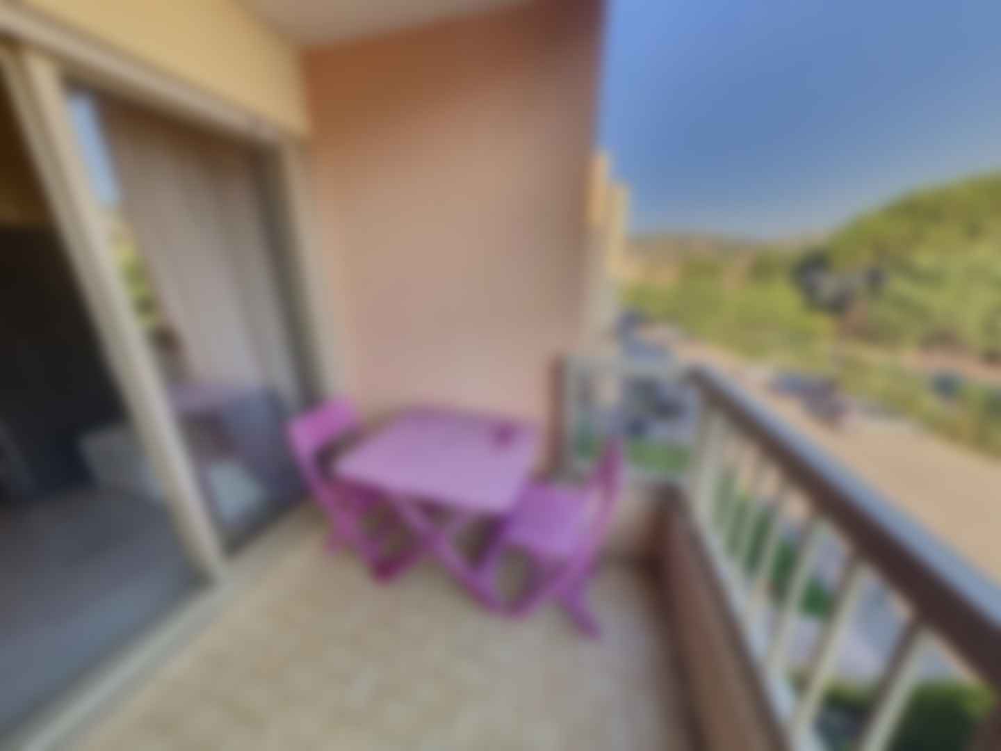 loading blurry tour image