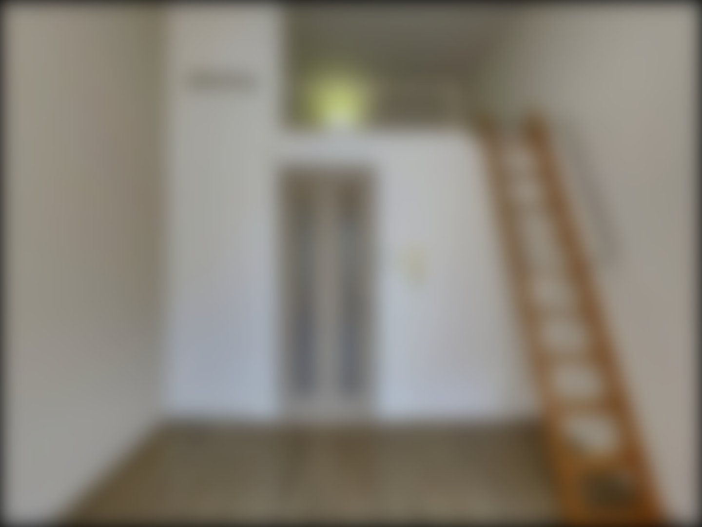 loading blurry tour image