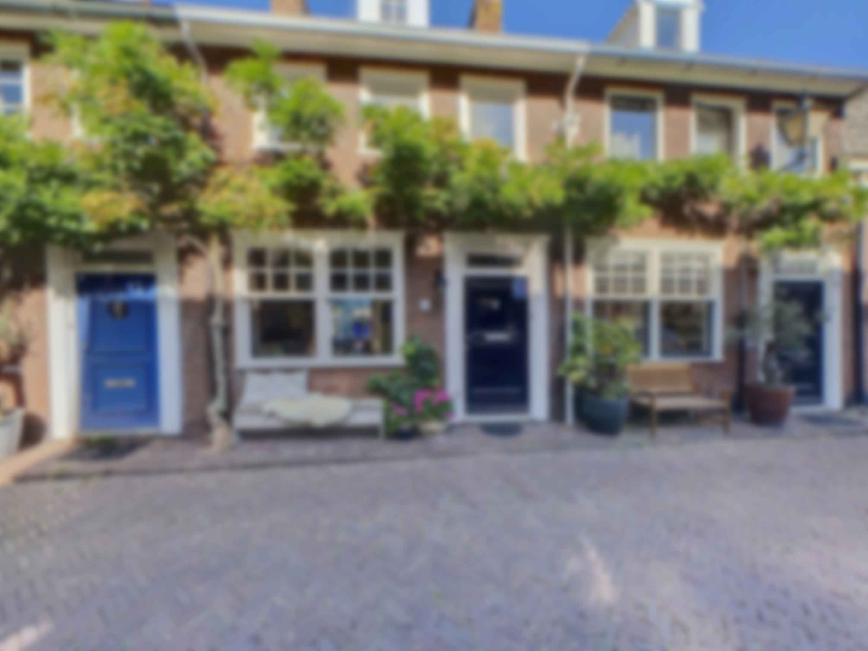 loading blurry tour image