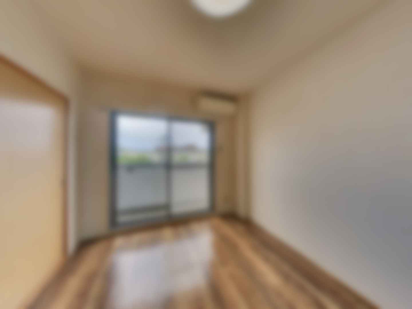 loading blurry tour image