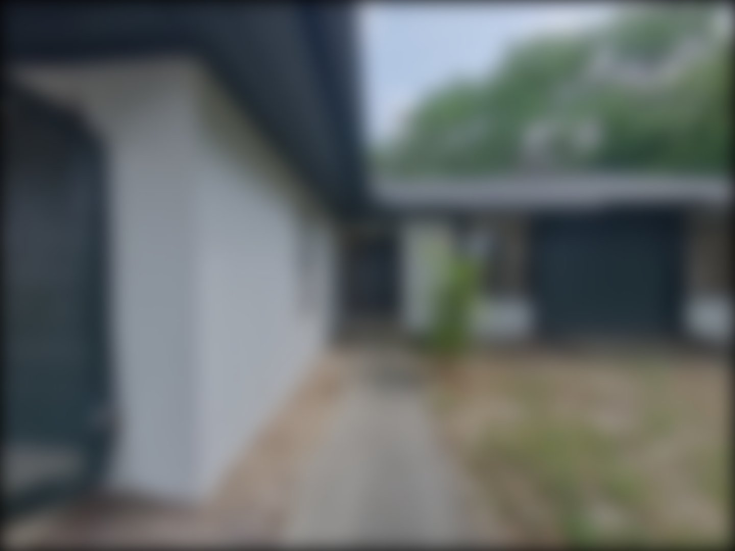 loading blurry tour image