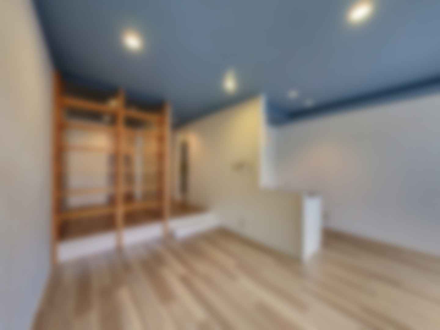 loading blurry tour image