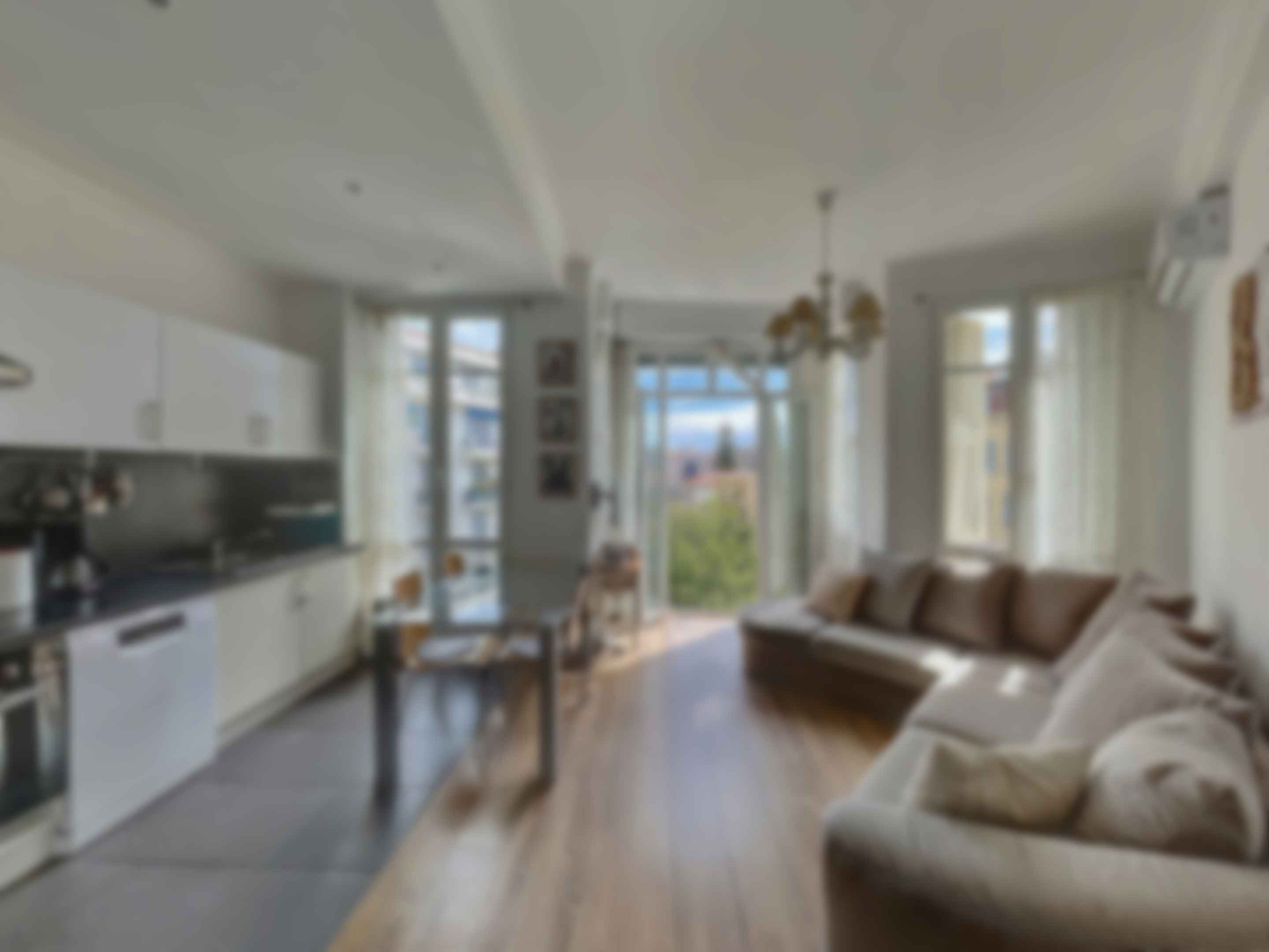 loading blurry tour image