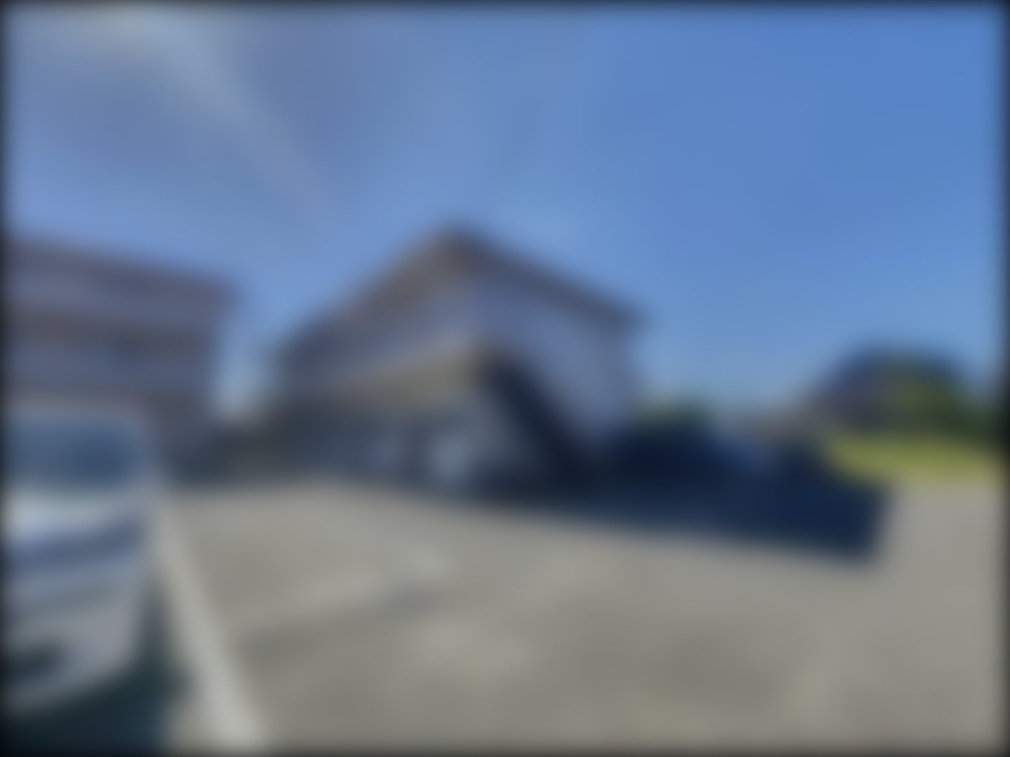 loading blurry tour image