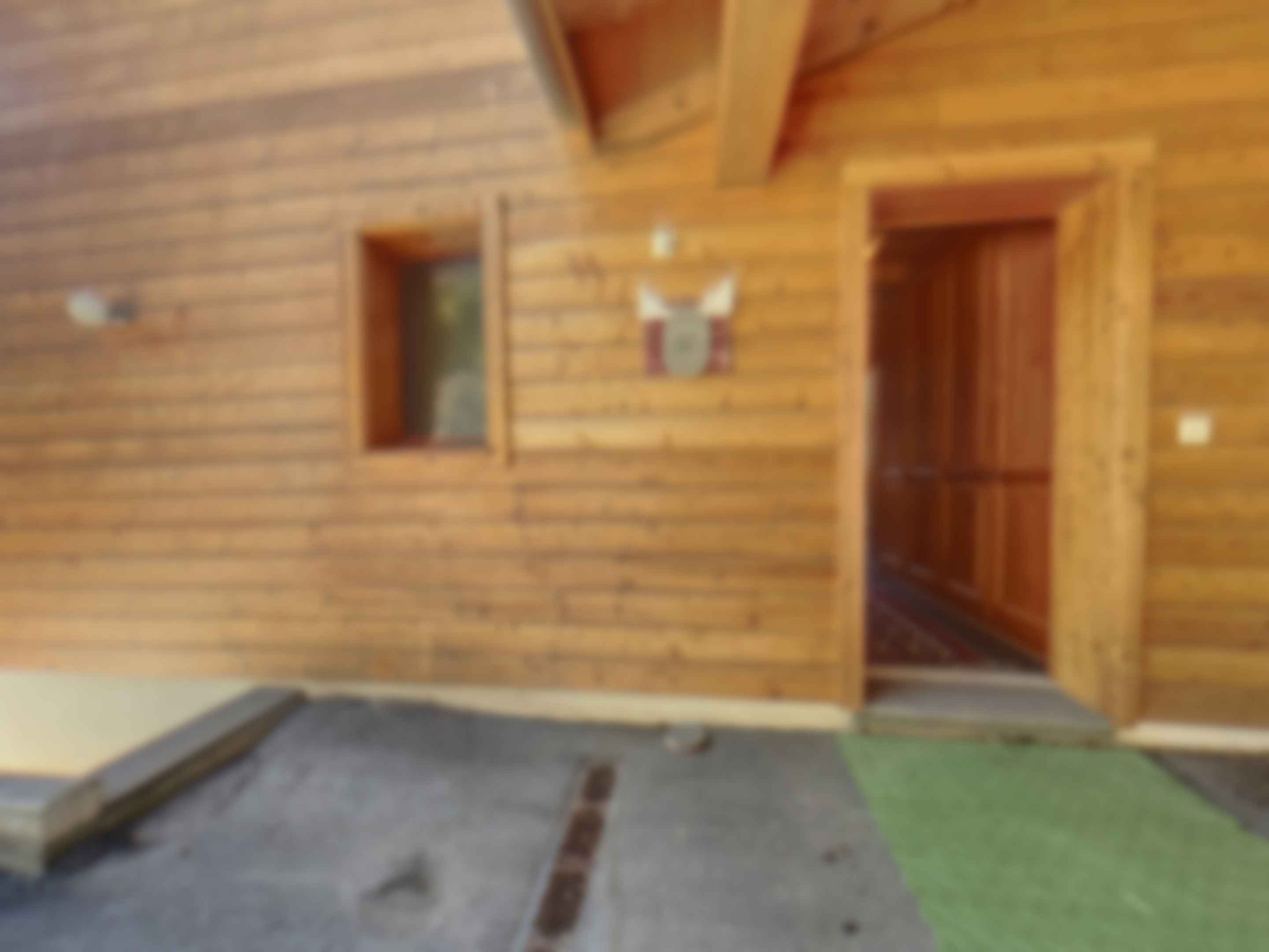 loading blurry tour image