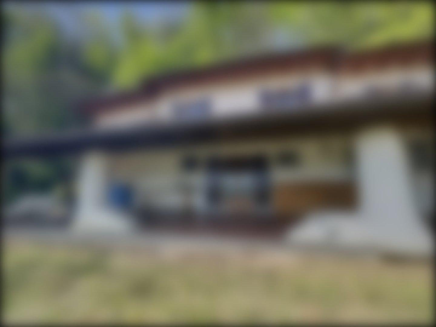 loading blurry tour image