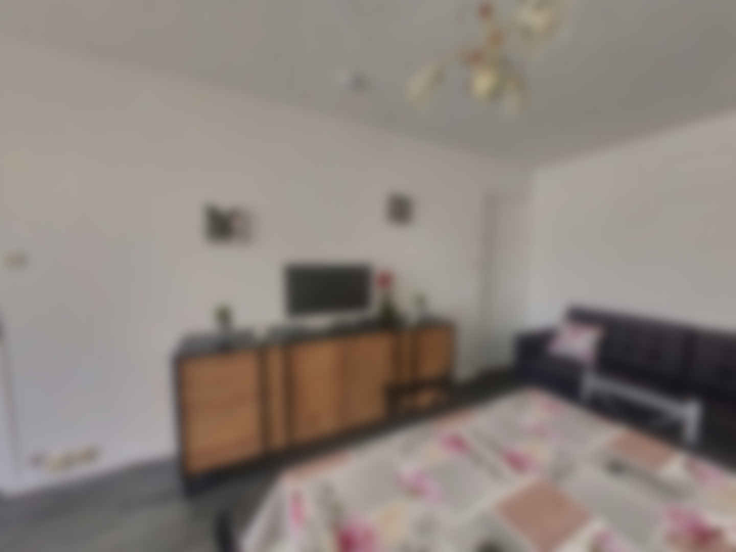 loading blurry tour image