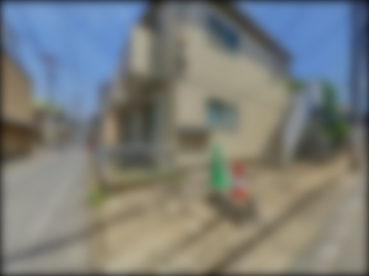 loading blurry tour image