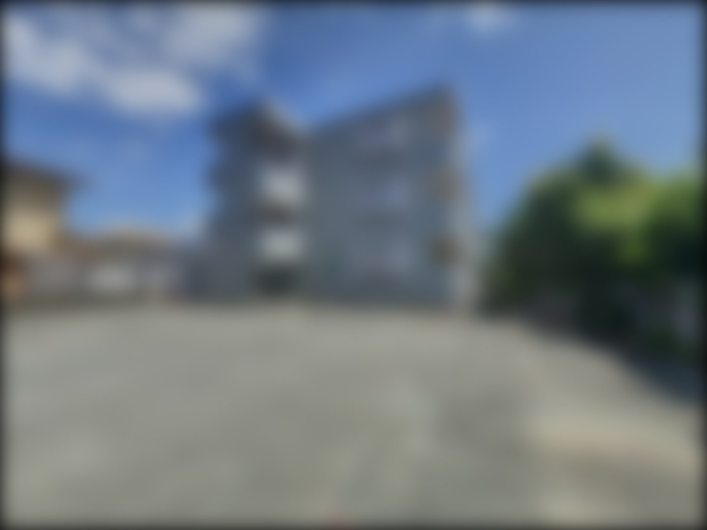 loading blurry tour image