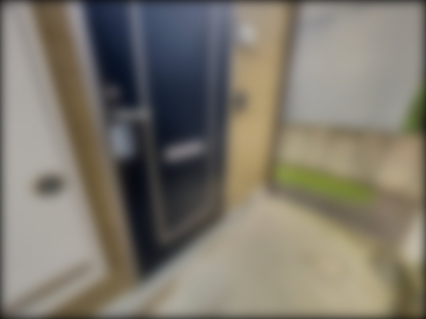 loading blurry tour image