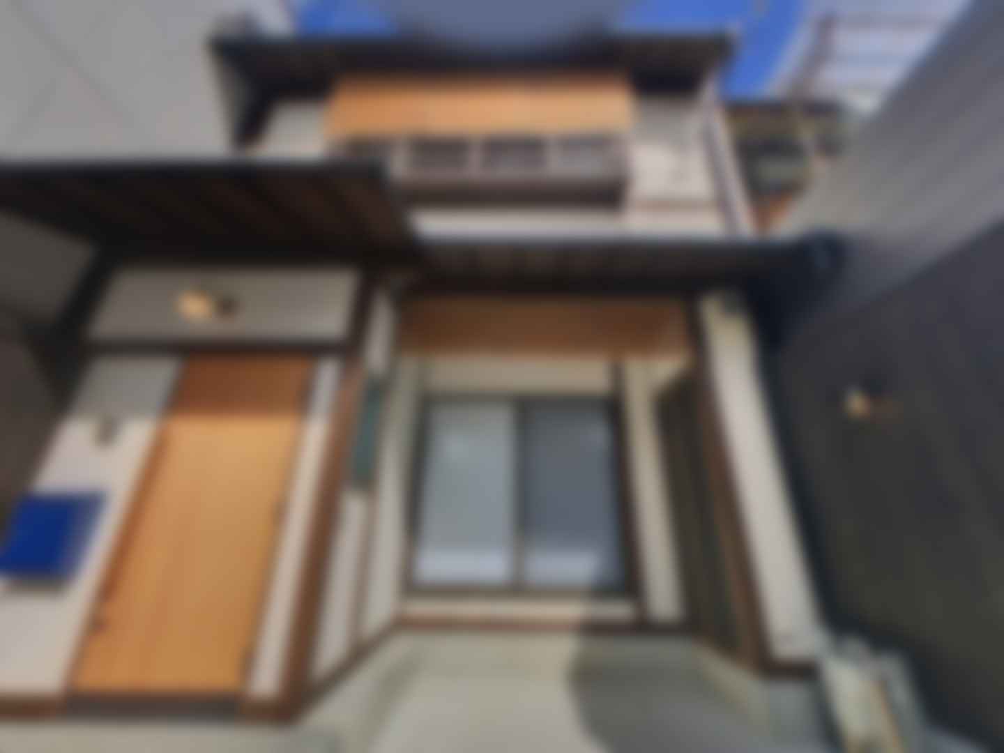 loading blurry tour image