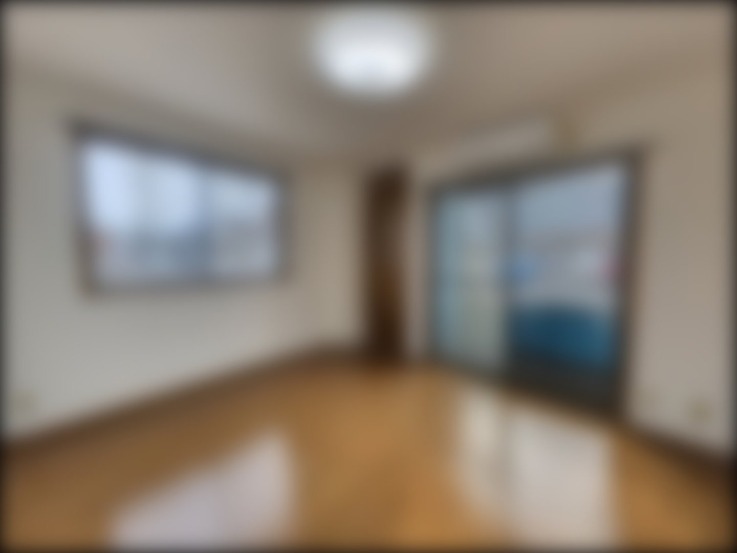 loading blurry tour image