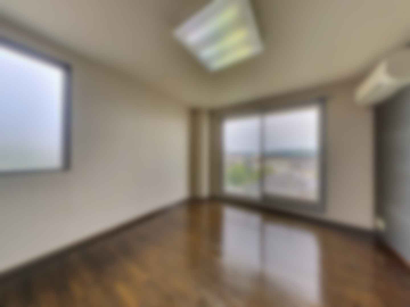 loading blurry tour image