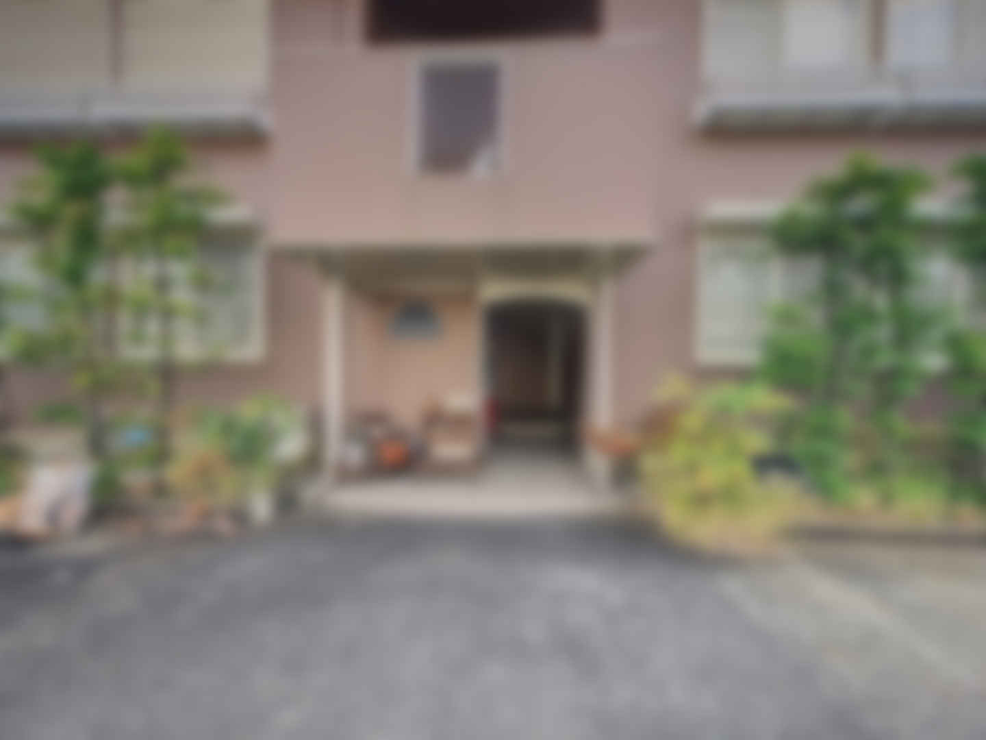 loading blurry tour image