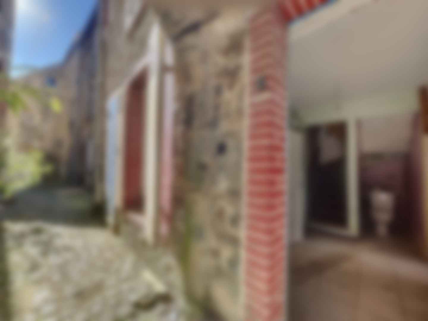 loading blurry tour image