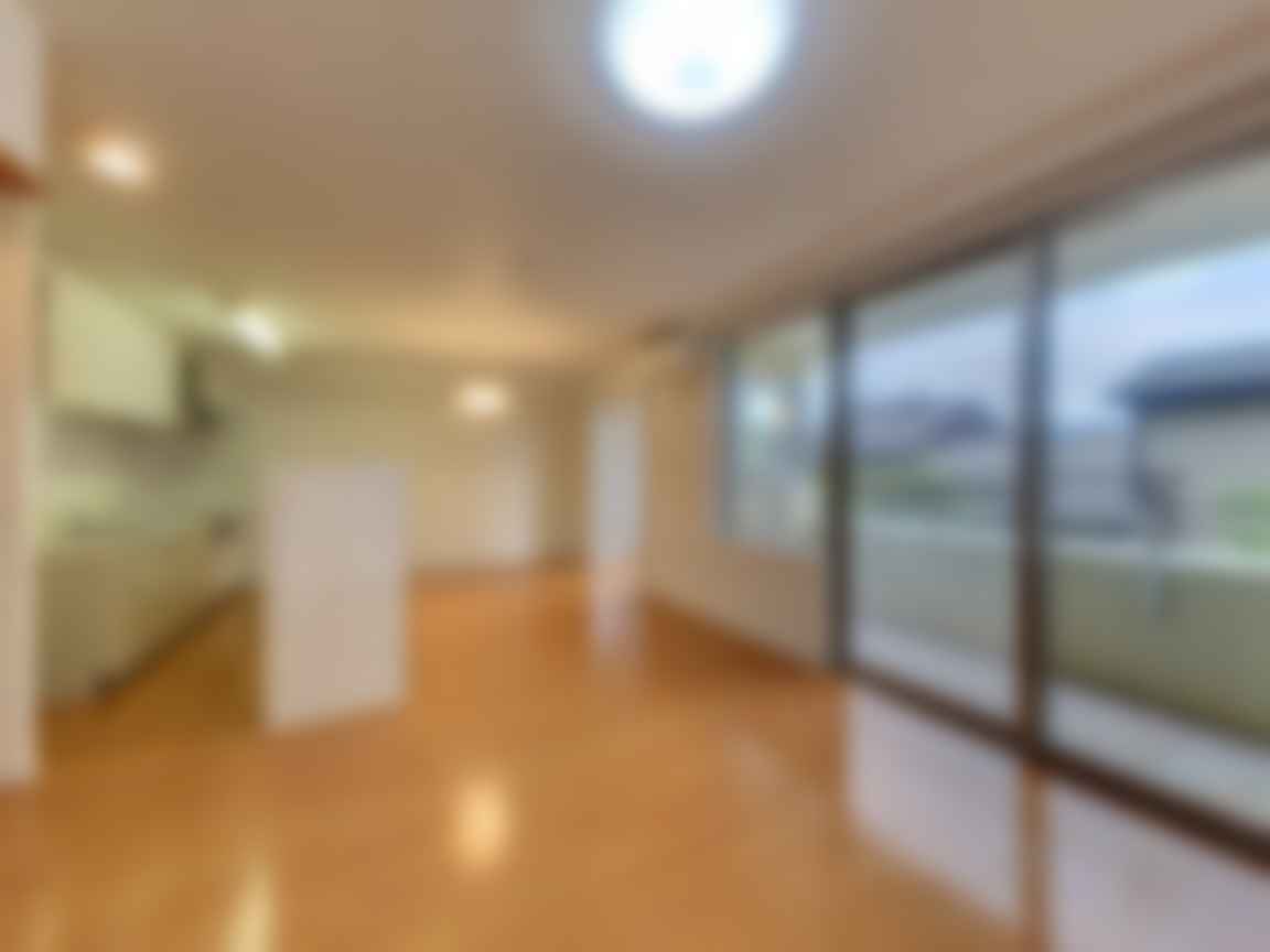 loading blurry tour image